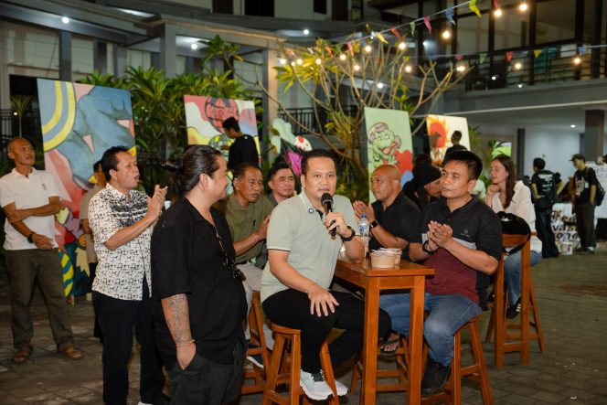 
					Bupati jembrana Kembang hartawan bersama wabup Ipat saat menghadiri Jembrana Sound Session. Sabtu (24/4/2026) 
Sumber : Hum JBR