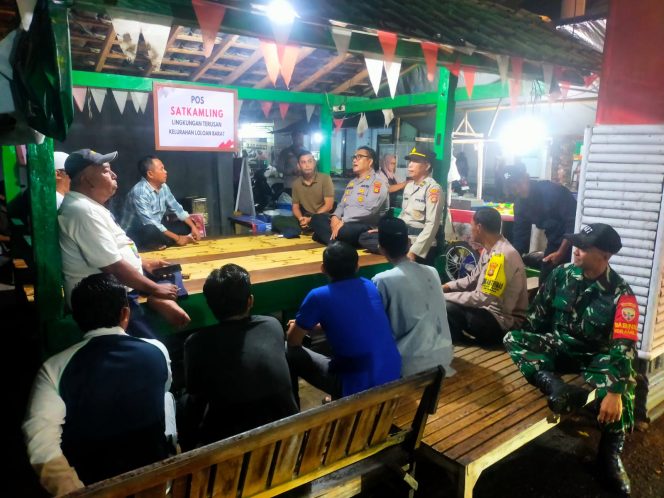
					Terlihat Antusias Masyarakat Kelurahan Loloan Barat saat mengikuti Ngopi bareng Kapolsek Negara. Senin (27/4/2026)
Sumber : Hum Polres JBR