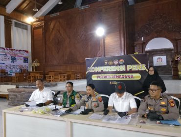 Kapolres Jembrana. AKBP Kadek Citra Dewi Suparwati Saat memimpin Siaran Perss di Aula Auditorium. Sabtu (9/5/26).

Sumber : Polres jbr/jpost