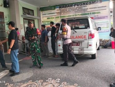 Aparat memenuhi Puskesmas II Negara, Pasca Kejadian Heroik. Minggu (10/5/26). 
Sumber : Polres Jembrana/JPost