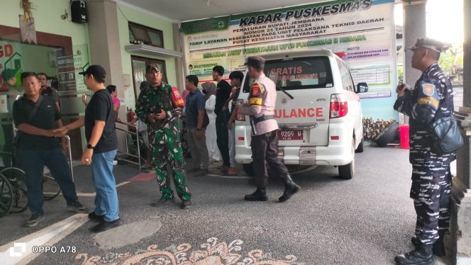 
					Aparat memenuhi Puskesmas II Negara, Pasca Kejadian Heroik. Minggu (10/5/26). 
Sumber : Polres Jembrana/JPost