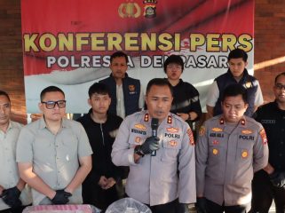 Wakapolresta Denpasar, AKBP I Ketut Widiarta bersama jajaran saat Konferensi Pers. Kamis (16/7/26). 
Sumber : Nom/JPost