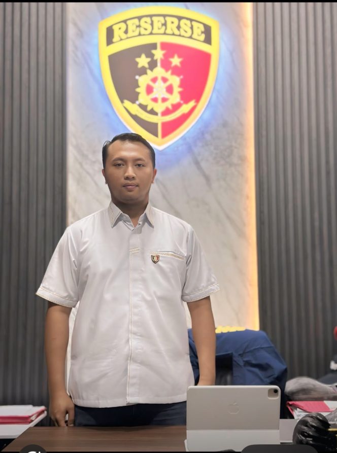 
					Keterangan foto : Kepala Unit Reskrim Polsek Denpasar Barat. Iptu Ekky Nurwendra Putra. 

Sumber: Nom/JPOST