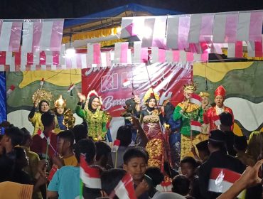 Keterangan Foto : Masyarakat ramai bergembira menyambut hari kemerdekaan Republik Indonesia di Kelurahan Loloan Barat. 

Sumber : Yus/Jpost