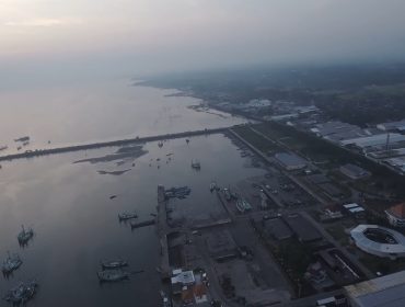 Keterangan Foto : Penampakan Areal Pelabuhan Pengambengan yang akan dibangun dari tampak atas.
Sumber : JPost