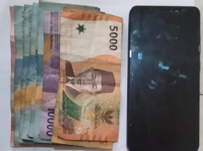
					Salah satu barang bukti yang berhasil diamankan petugas kepolisin dari empat lokasi kejadian kejahatan. Selasa (28/4/2026).
Sumber : Polres JBR 