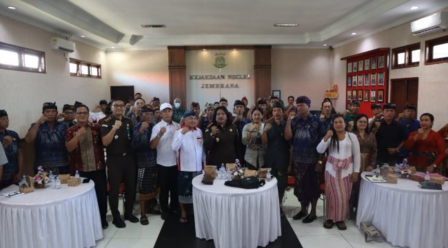 Keterangan : Seluruh Peserta pasca Acara di Kejari Jembrana. Kamis (25/6/2026)
Sumber       : Kejari/Jpost